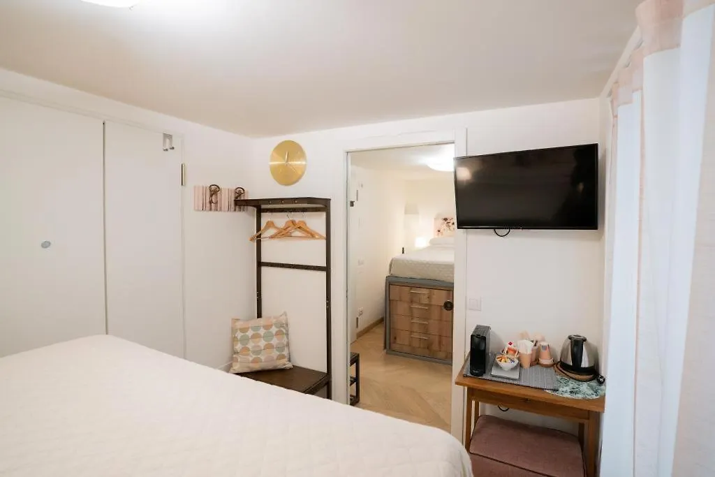 Domus Verona - Borsari Pied-A-Terre Italy